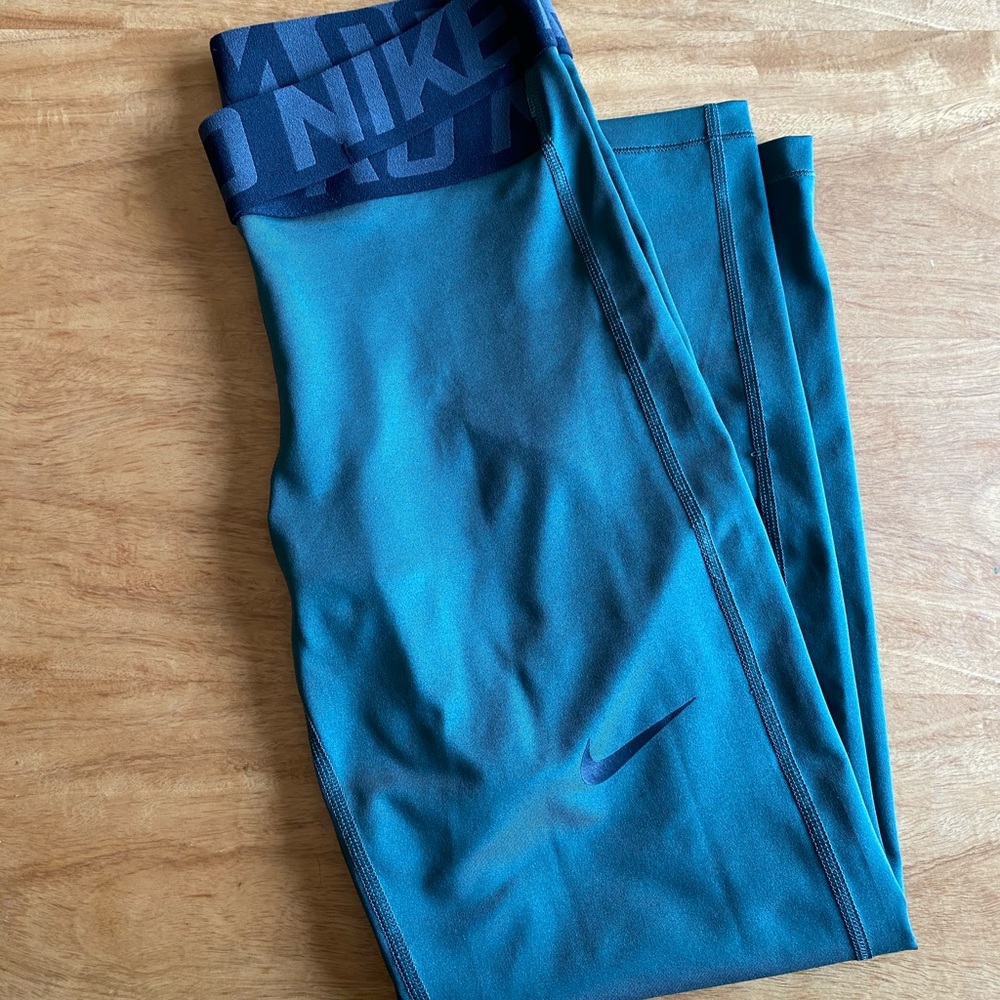 Nike Pro High-Waisted 7/8 Leggings